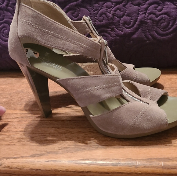 Michael Kors Sandal Heels - Picture 3 of 6